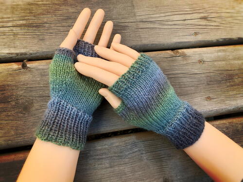 How To Knit Fingerless Gloves