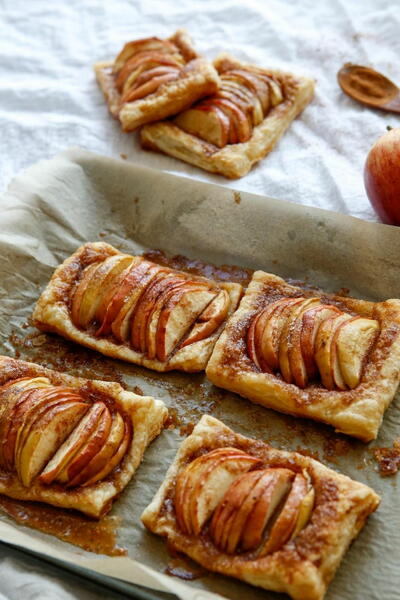 Easy Puff Pastry Apple Tarts