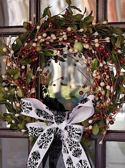 Red, Green, and White Christmas Berry Wreath
