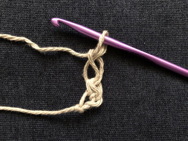 Image shows step 3 for a chain of Solomon's Knots.