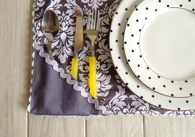 Reversible Placemat With Pockets