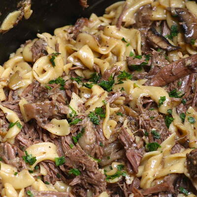 Slow Cooker Beef And Noodles