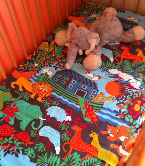 Surprisingly Easy Fitted Cot-Sheet