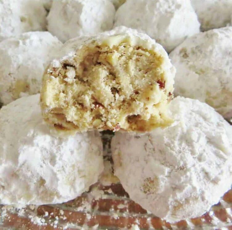 Southern Pecan Butterballs | FaveSouthernRecipes.com