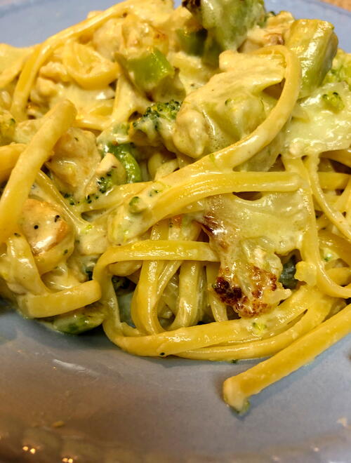 Fettuccine Alfredo With Chicken And Vegetables