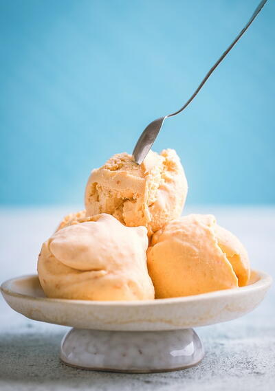 Creamy Homemade Peach Ice Cream