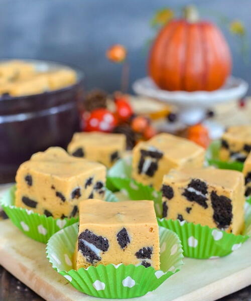 Pumpkin Cookies and Cream Fudge