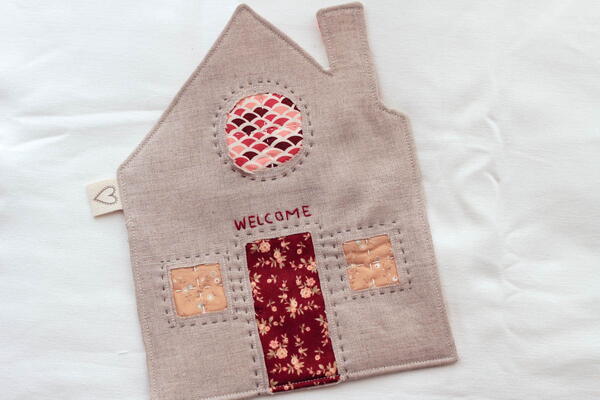 Cozy Little Cottage Mug Rug