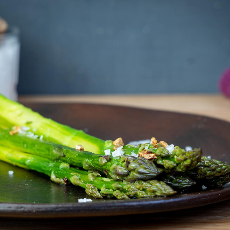 How To Cook Asparagus On The Stove | RecipeLion.com