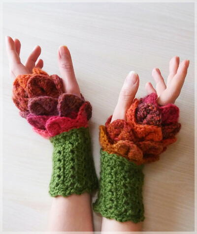 Flower Fingerless Mittens Crochet Pattern