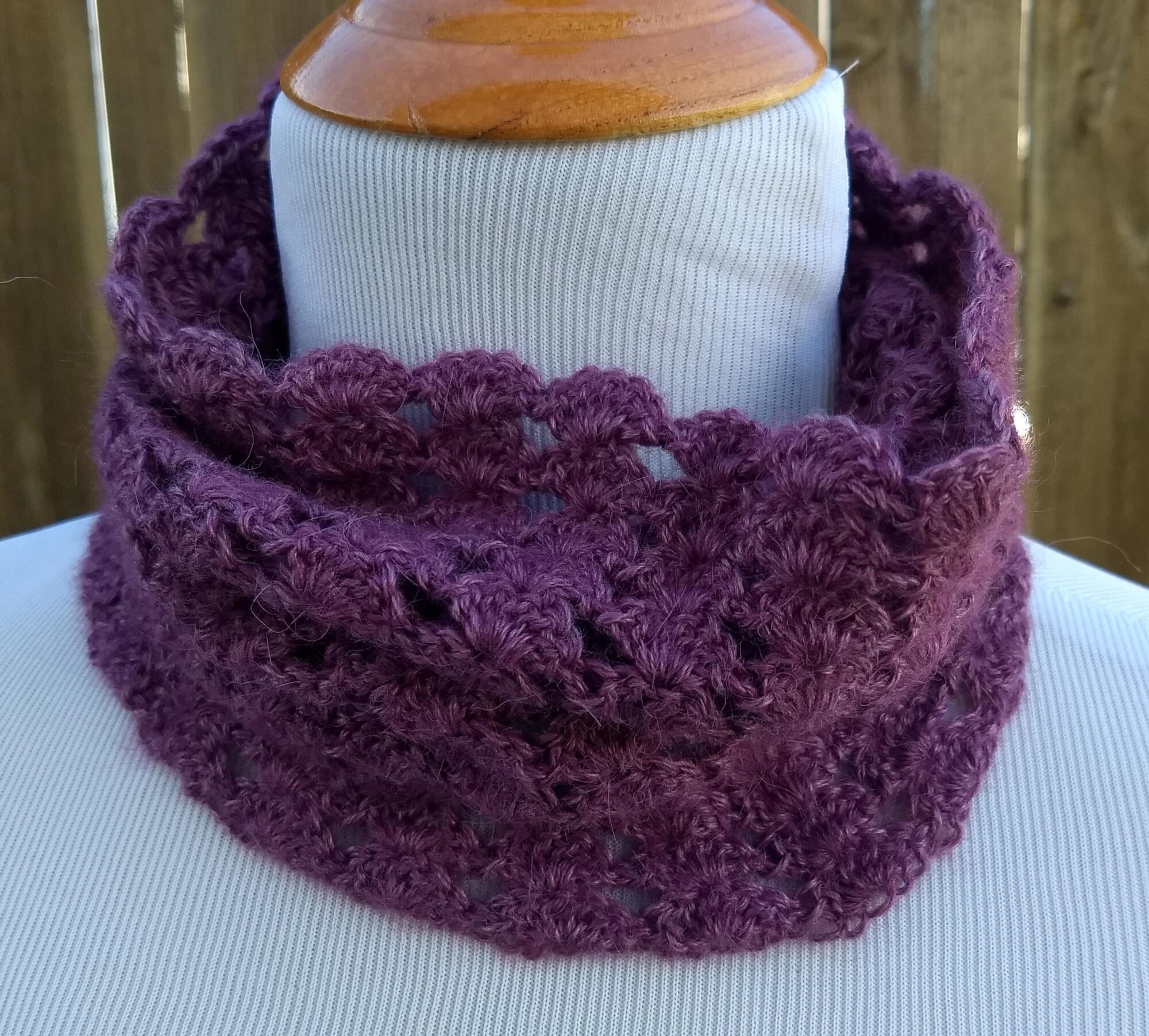 Simple Shells Cowl | FaveCrafts.com