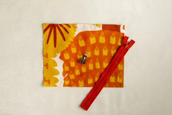 Zipper Pouch Supplies: Cut Fabric Pieces, Zipper, Zipper Foot