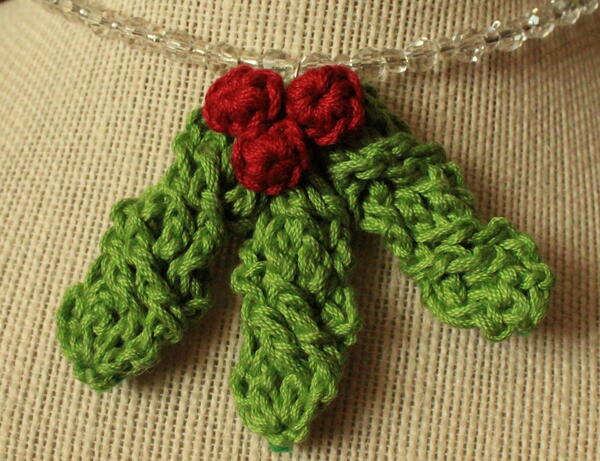 Cable Holly Leaf Necklace