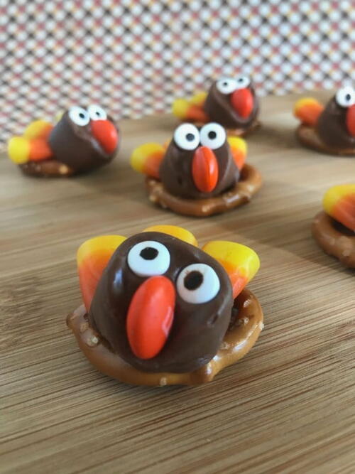 Easy To Make Rolo Pretzel Turkeys