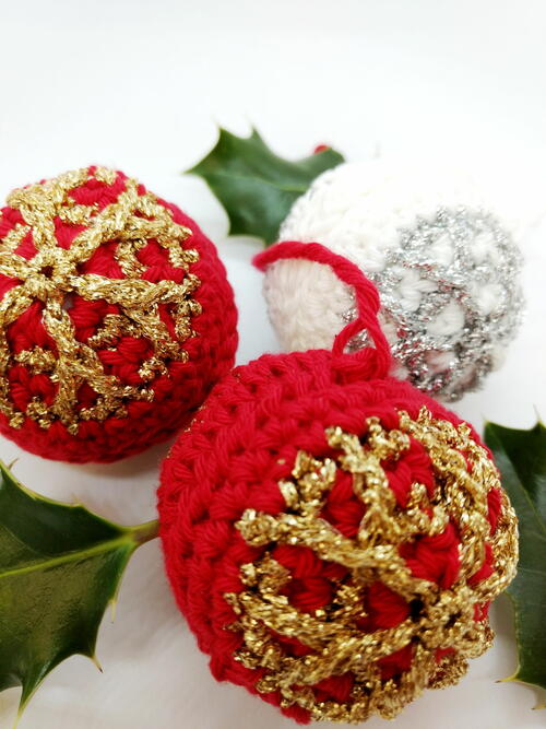 Quick And Glitzy Bauble