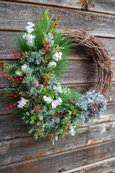 Diy Winter Wreath Idea | DIYIdeaCenter.com