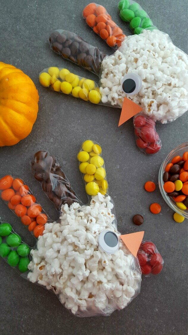 Turkey Popcorn Treat Bags | AllFreeHolidayCrafts.com