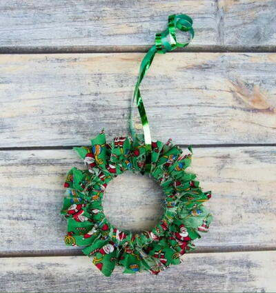 Mason Jar Lid Christmas Wreath Ornament Craft