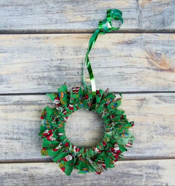 Mason Jar Lid Christmas Wreath Ornament Craft