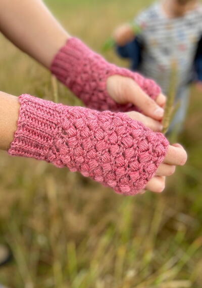 Quick Puff Stitch Crochet Mittens