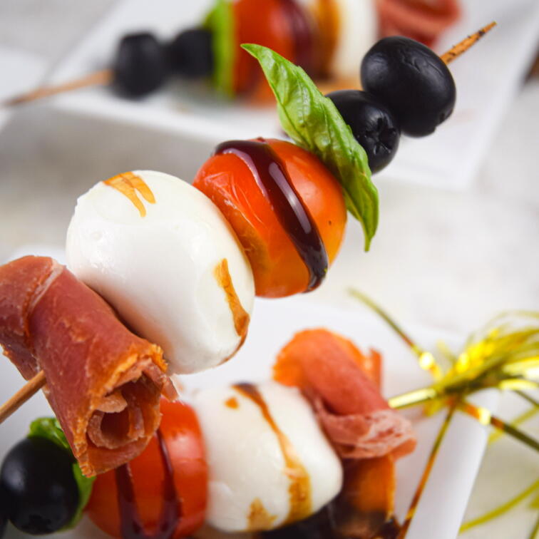 Caprese And Prosciutto Mini Skewers | RecipeLion.com
