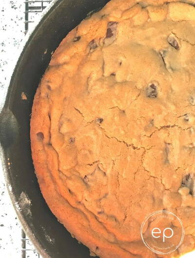 How To Make Best Cast Iron Skillet Chocolate Chip Cookie