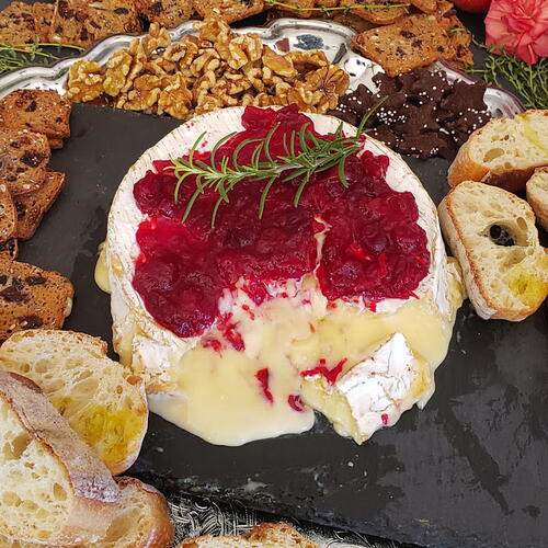 Baked Brie With Cranberry Sauce