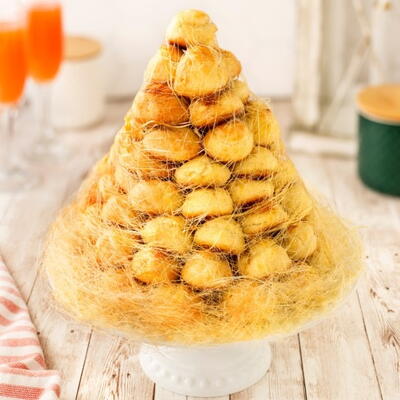 Crocombush Classic Croquembouche – Cream Puff Tower | TheBestDessertRecipes.com