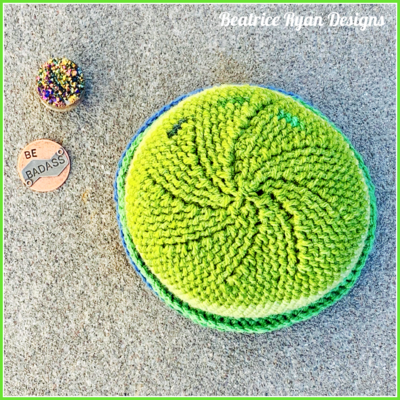 Easy Ribbed Beanie pattern by Sarah Stearns