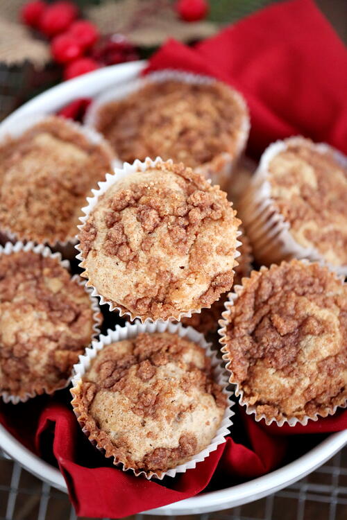 How To Make Delicious Apple Muffins With A Crumble Topping And Pecans