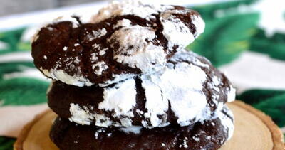 Chocolate Crinkle Cookies With Powdered Sugar