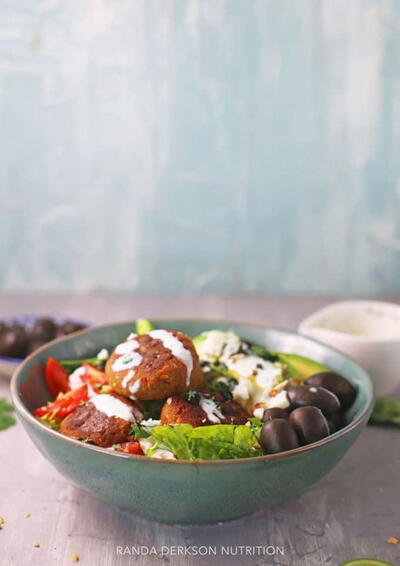 Mediterranean Salad With Falafel