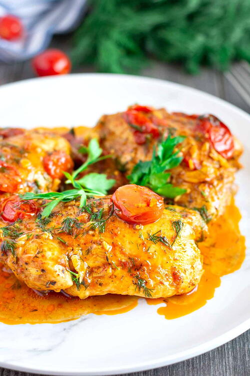 Chicken Thighs With Cherry Tomatoes | RecipeLion.com