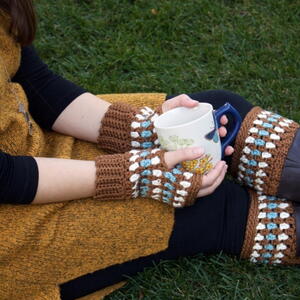 Free #Crochet Pattern: Ups and Downs Fingerless Gloves!