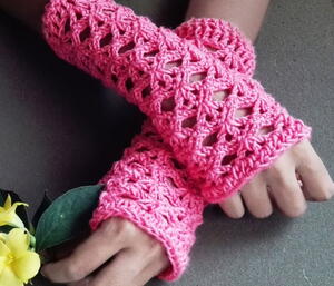 Crochet Shell n Chains Fingerless Gloves