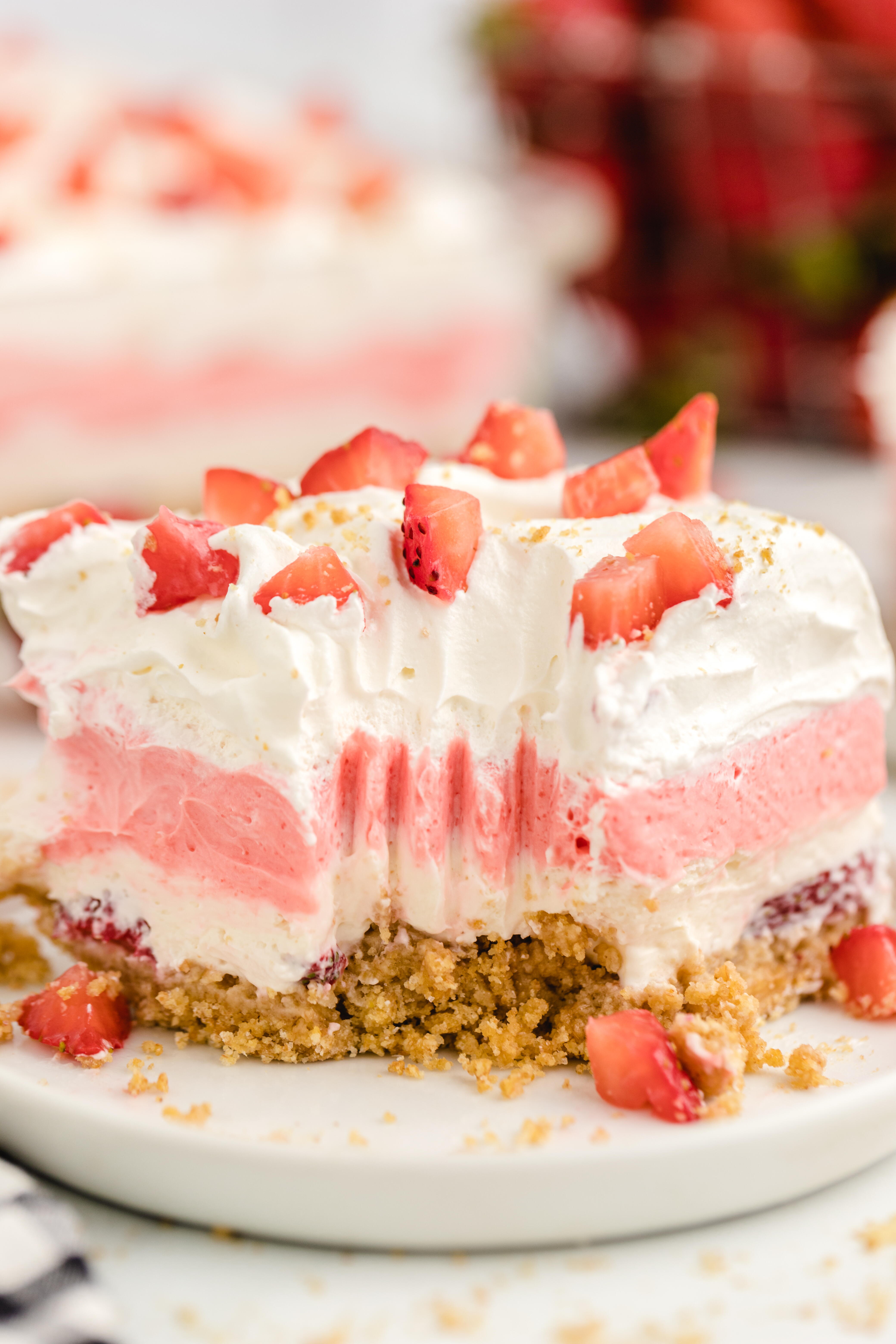 Strawberry Delight Dessert | RecipeLion.com