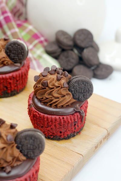 Tastefully Stunning Red Velvet Oreo Mini Cheesecakes Recipe