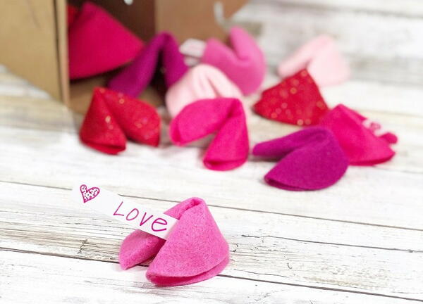 15 Minute Felt Fortune Cookie Valentines