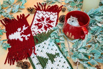 Holiday Crochet Mug Rug Free Pattern