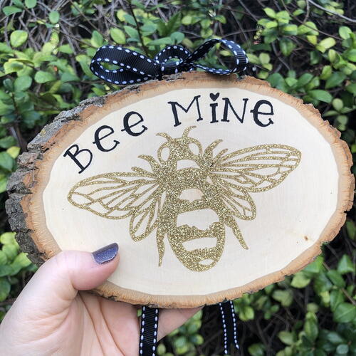 Bee Plaque With Cricut Easypress And Heat Transfer Vinyl