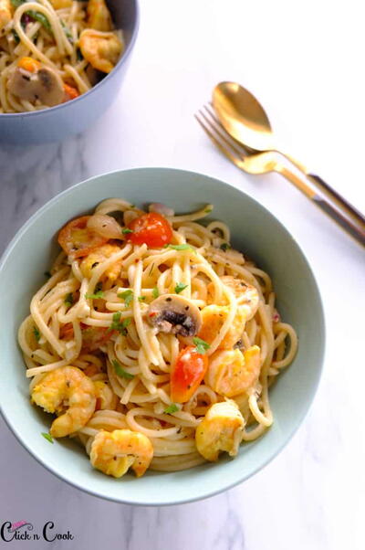 20 Mins Creamy Tuscan Shrimp Pasta