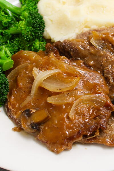 Slow Cooker Cube Steak With Gravy