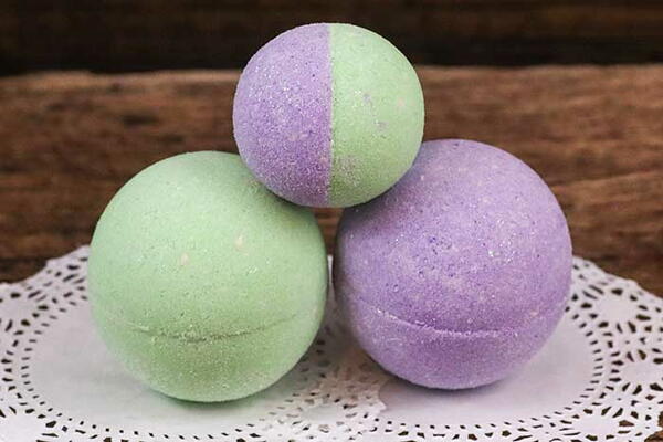 How To Make Glitter Bath Bombs