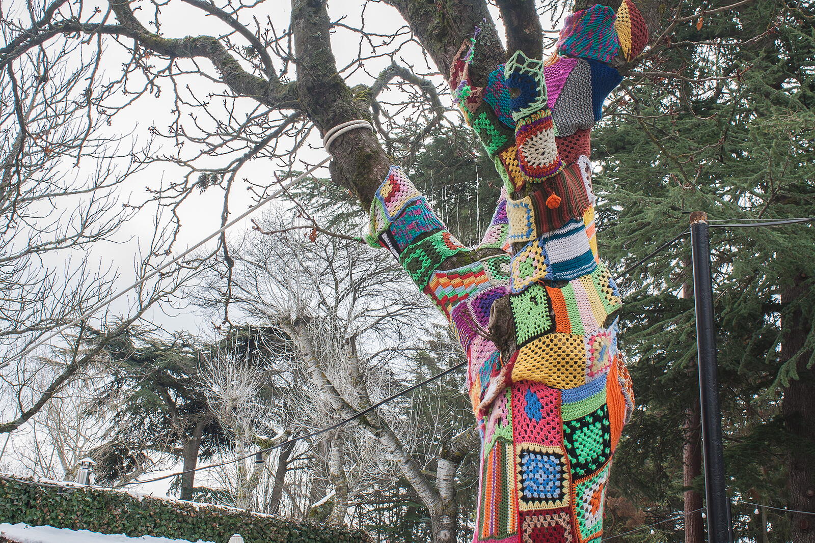 what-is-yarn-bombing-a-guide-on-guerilla-yarn-art-allfreecrochet