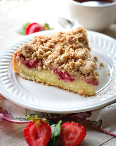 Strawberry Coffee Cake With Crumb Topping