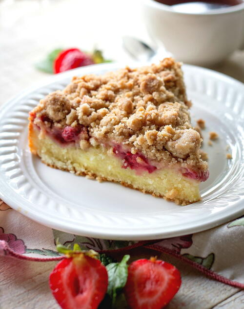 Strawberry Coffee Cake With Crumb Topping