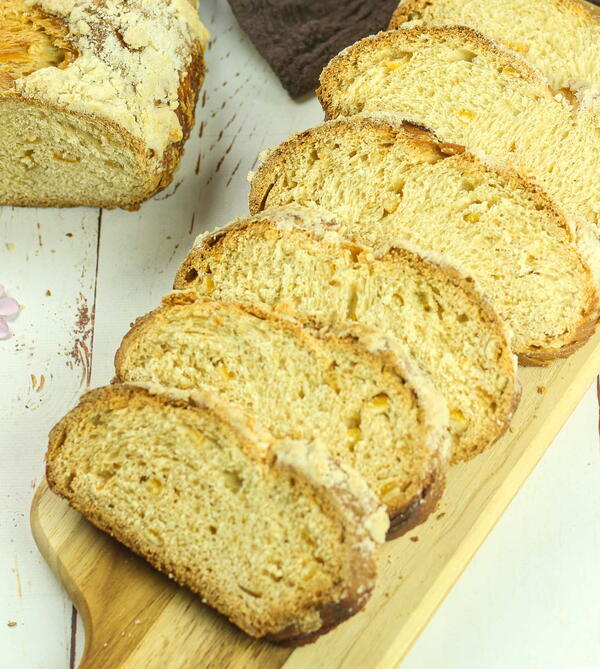 Polish Chalka Crumble Bread