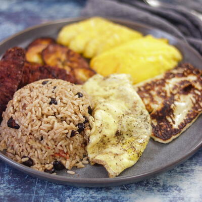 Gallo Pinto – Costa Rican Rice & Beans Breakfast Platter