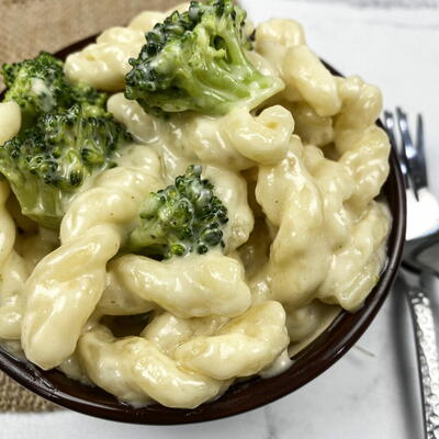 Pasta With Broccoli And Garlic Parmesan Sauce