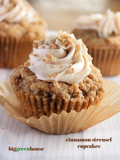 Cinnamon Streusel Cupcakes With Cinnamon Buttercream Frosting